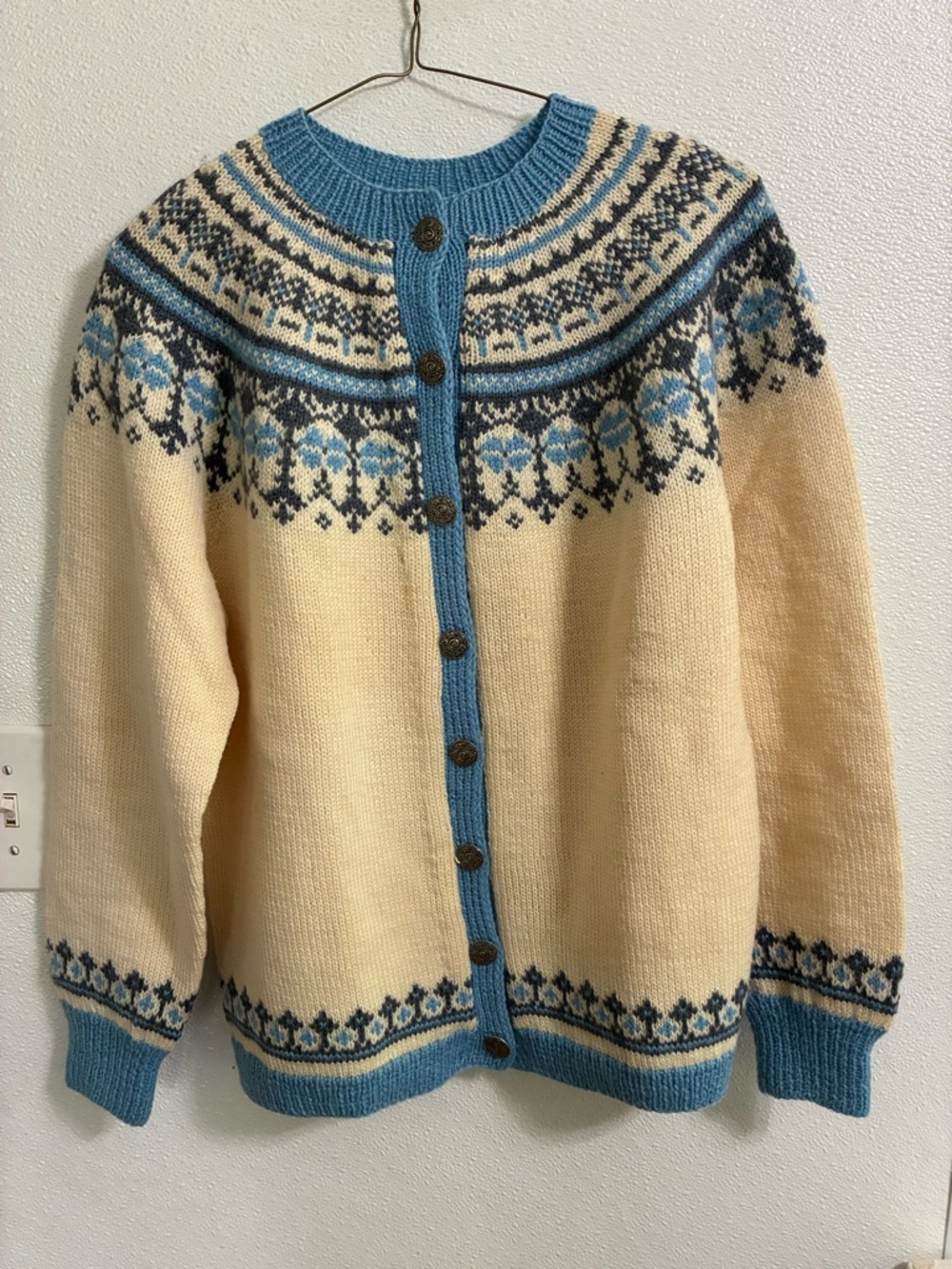 O Allers A Bergen of Norway Cream and BlueKnit Button Wool Cardigan  Sweater M